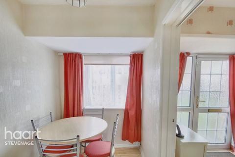 33 The Oundle, Stevenage, SG2 8JY