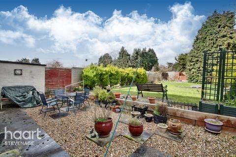 33 The Oundle, Stevenage, SG2 8JY