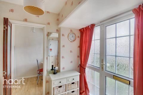 33 The Oundle, Stevenage, SG2 8JY