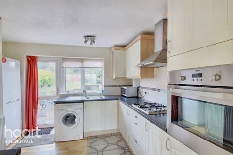 33 The Oundle, Stevenage, SG2 8JY