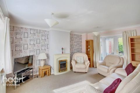 33 The Oundle, Stevenage, SG2 8JY