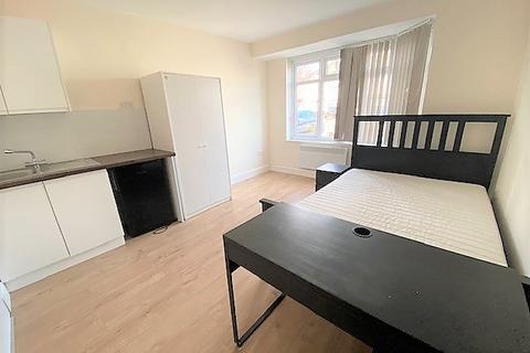 1 bedroom in a house share to rent, Hounslow, TW4