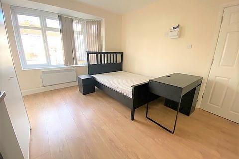 1 bedroom in a house share to rent, Hounslow, TW4