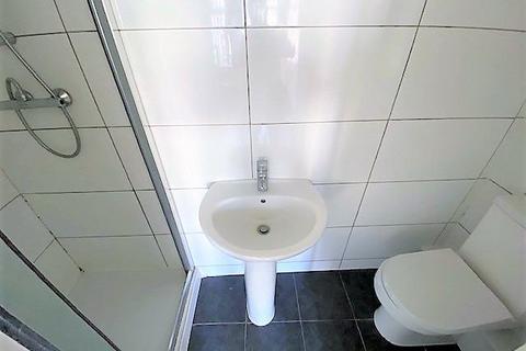 1 bedroom in a house share to rent, Hounslow, TW4