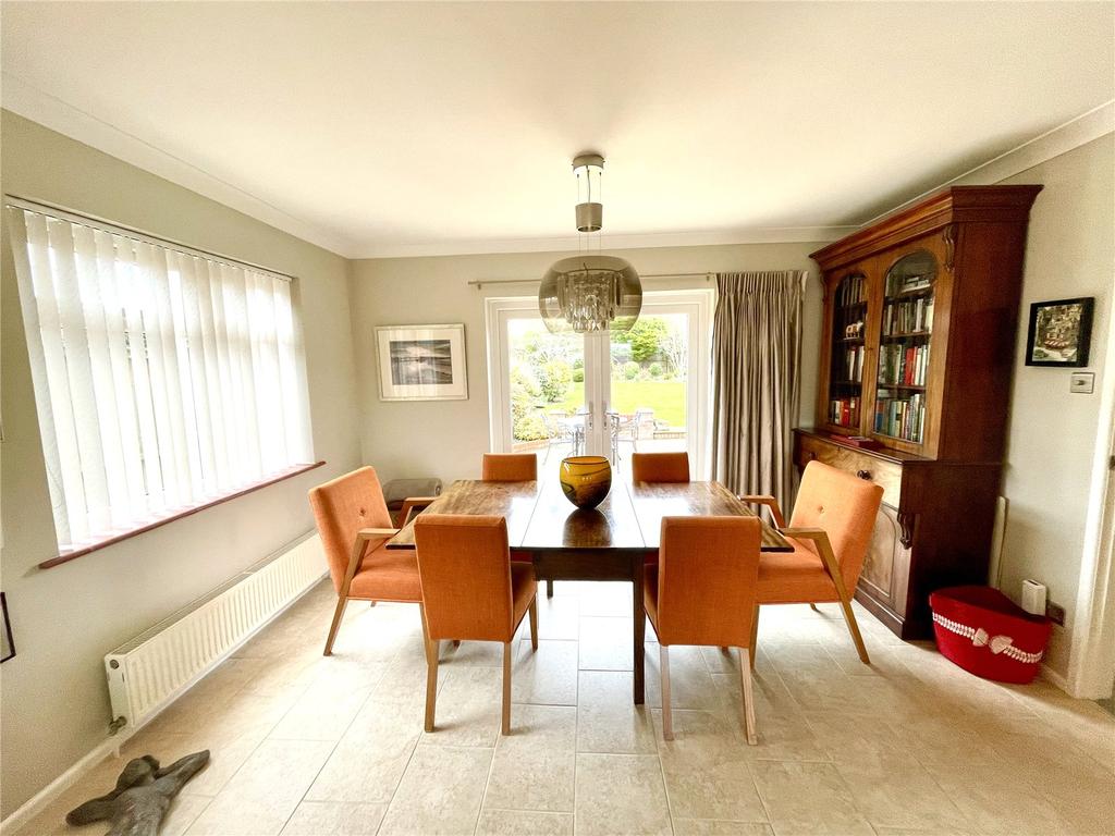 Daniells Walk, Lymington, SO41 3 bed bungalow £1,125,000