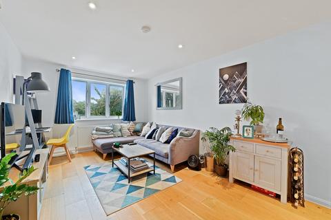 23 Magpie Close, London, E7 9DE