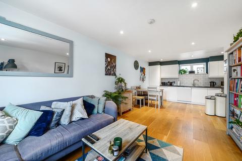 23 Magpie Close, London, E7 9DE