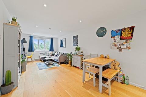 23 Magpie Close, London, E7 9DE