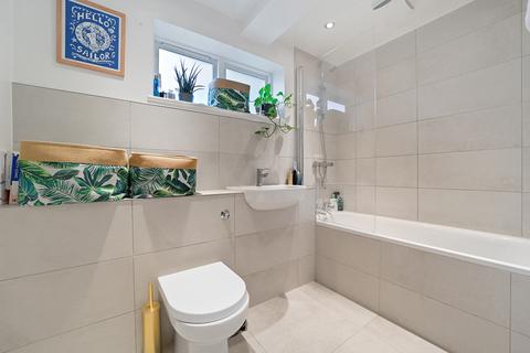 23 Magpie Close, London, E7 9DE