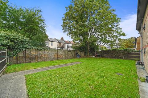 23 Magpie Close, London, E7 9DE