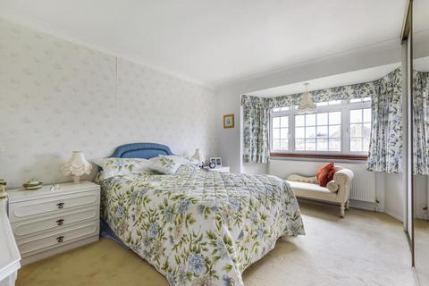 3 Cheyne Close, Bromley, BR2 8QA