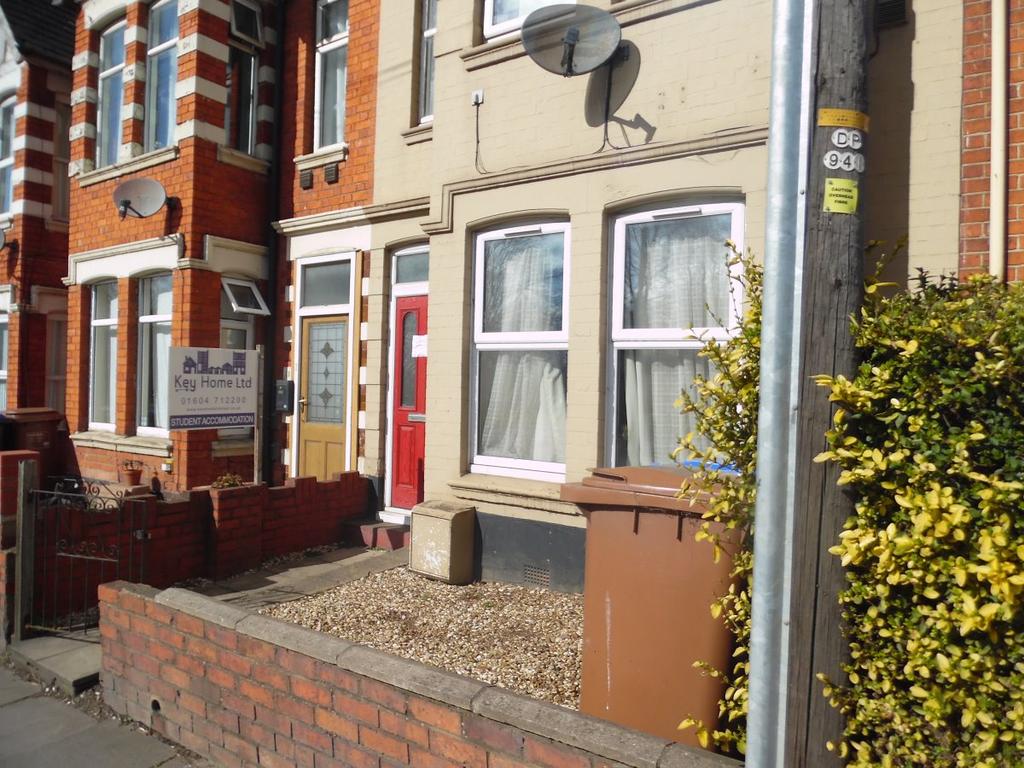 Spencer Bridge Road, St James 5 bed terraced house £300,000