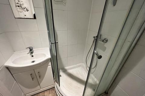 Studio to rent, Greenford Road, Harrow, HA1 3QS