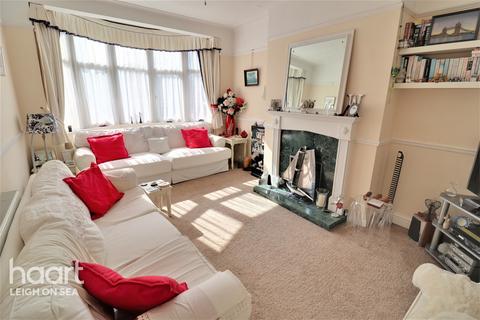 3 bedroom flat for sale - London Road, Leigh-On-Sea