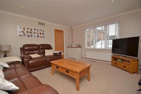 67 Avon Meade, Fordingbridge, SP6 1QR