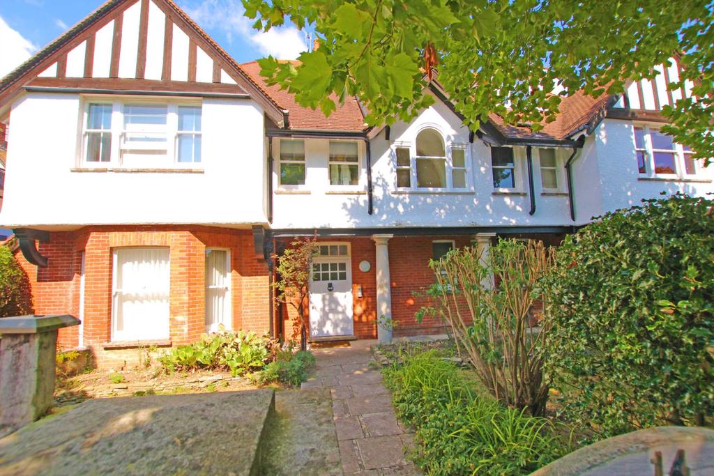 Dittons Road, Eastbourne, BN21 1DW 3 bed flat £395,000