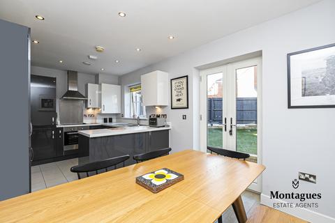 106 Buckingham Road, Epping, CM16 5AG