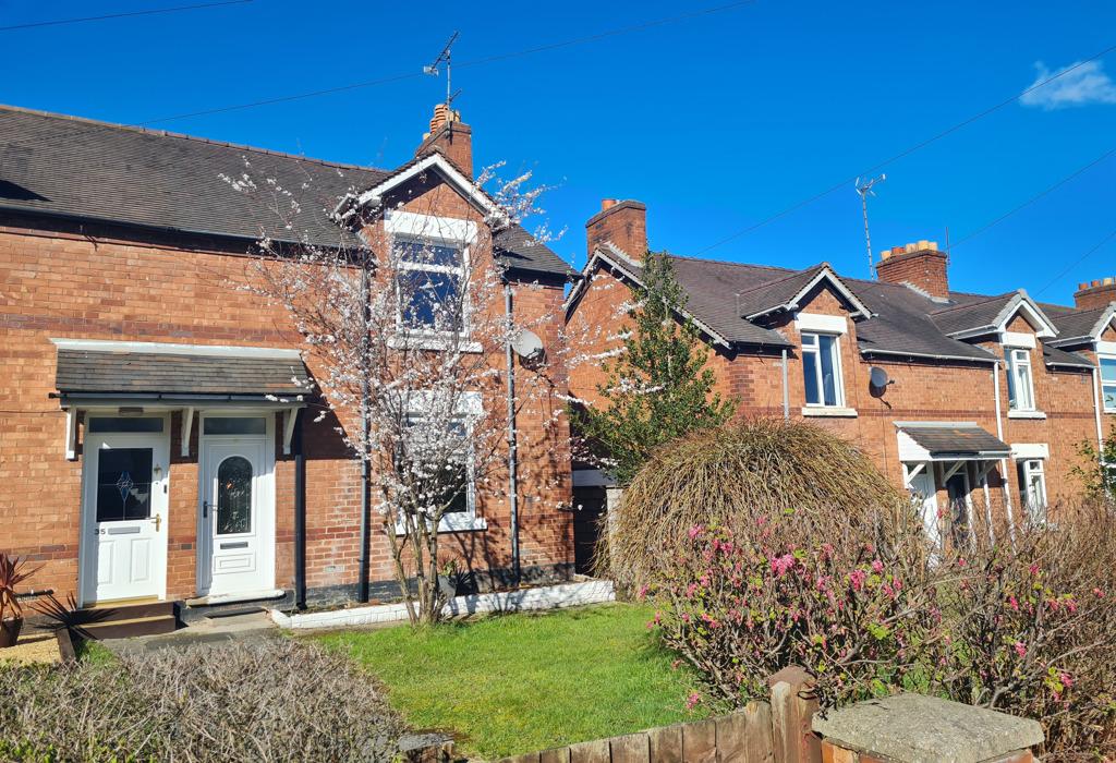 Hagley Road, Rugeley, Staffordshire 3 bed semidetached house £750