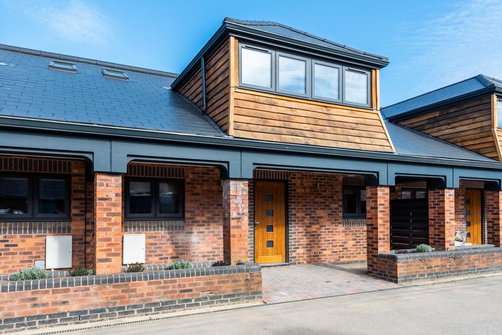 Oxford Road, Kingston Bagpuize, OX13 3 bed terraced house £1,595 pcm