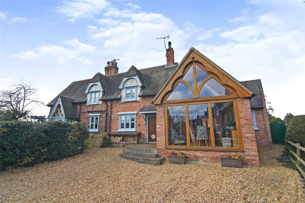 Dunstall, BurtononTrent, Staffordshire, DE13 4 bed semidetached
