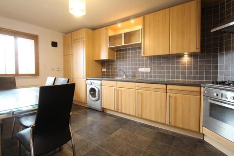 3 bedroom flat to rent, Shaw Crescent, Aberdeen, AB25