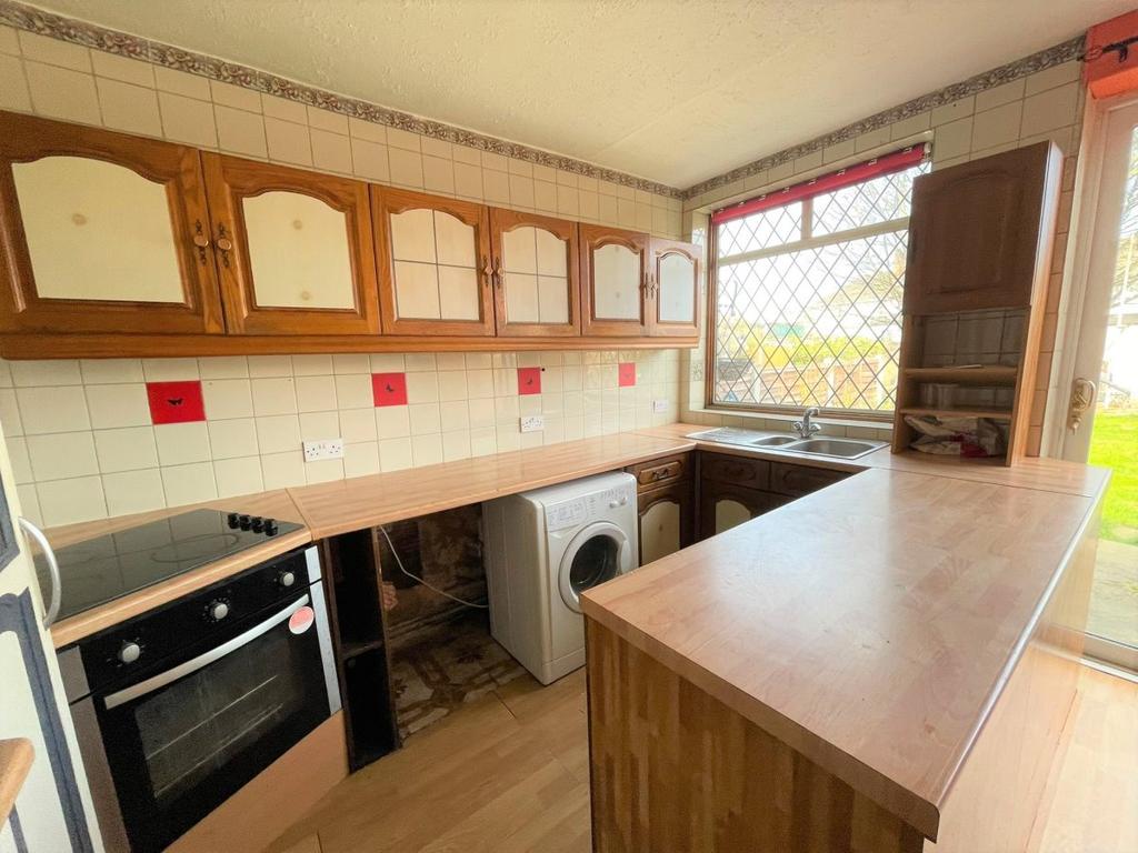 First Avenue, Dagenham 3 bed terraced house £1,600 pcm (£369 pw)