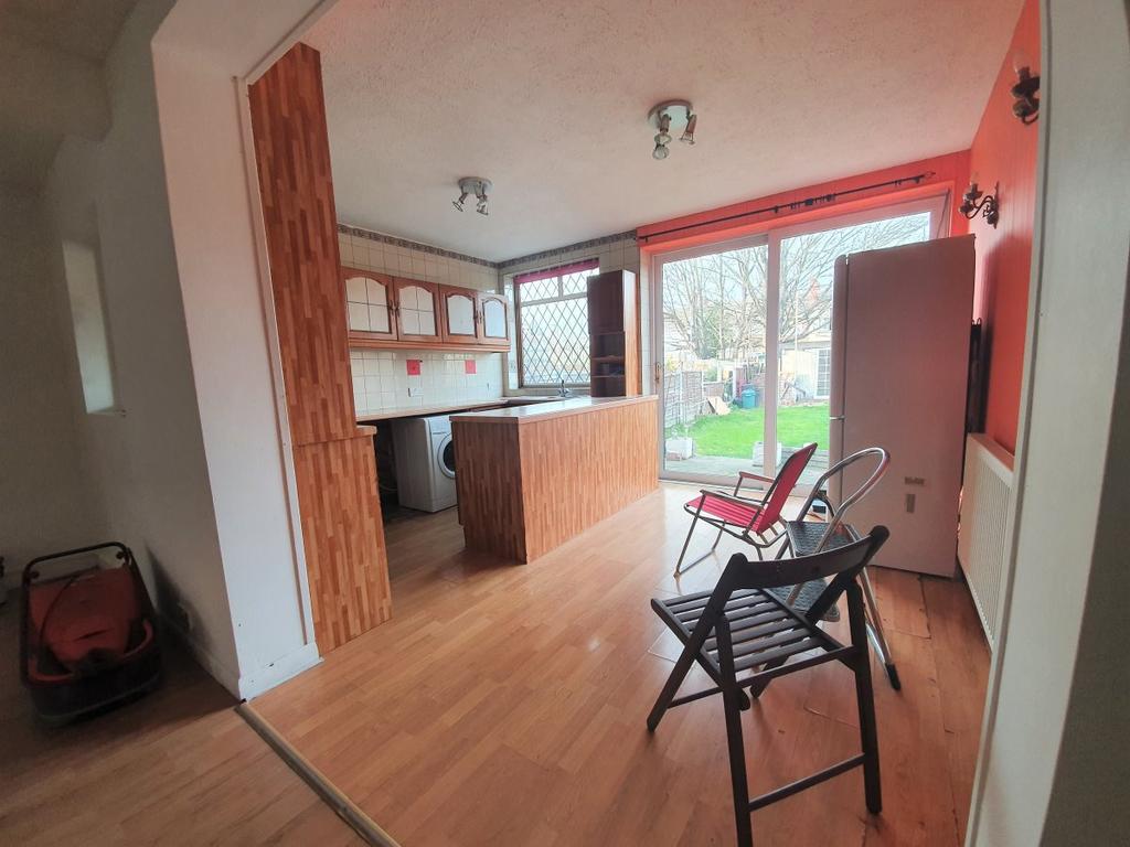 First Avenue, Dagenham 3 bed terraced house £1,600 pcm (£369 pw)