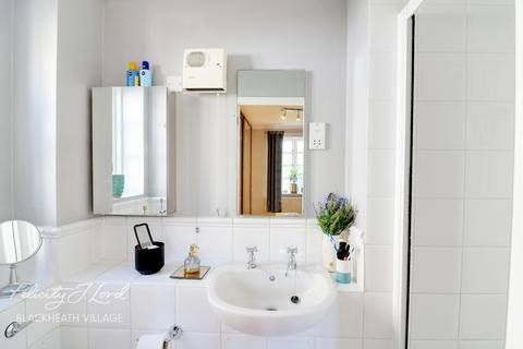 25 Gilbert Close, London, SE18 4PT