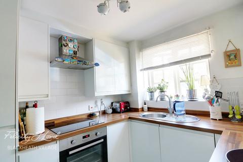 25 Gilbert Close, London, SE18 4PT