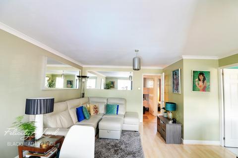 25 Gilbert Close, London, SE18 4PT