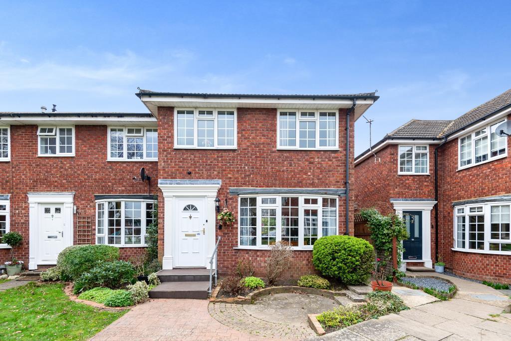 Lower Sunbury, Surrey, TW16 4 bed end of terrace house £575,000