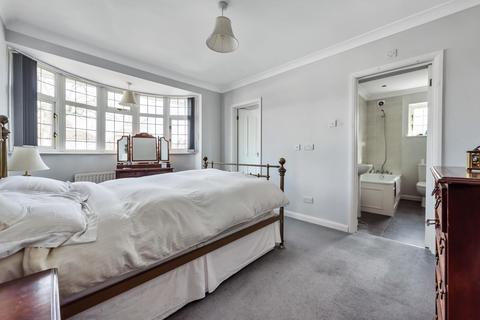 38 Redleaves Avenue, Ashford, TW15 1LD