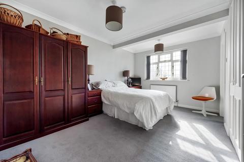 38 Redleaves Avenue, Ashford, TW15 1LD