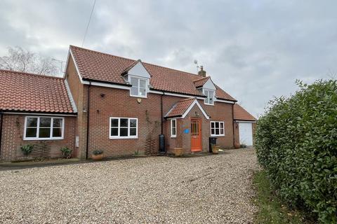 4 bedroom semi-detached house to rent, Low Road, Norton Subcourse