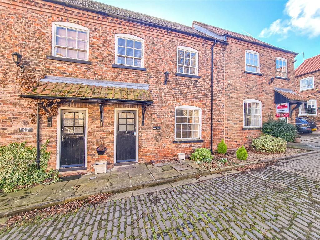 Papist Hall Mews, Barrow Upon Humber... 2 bed terraced house £75,000