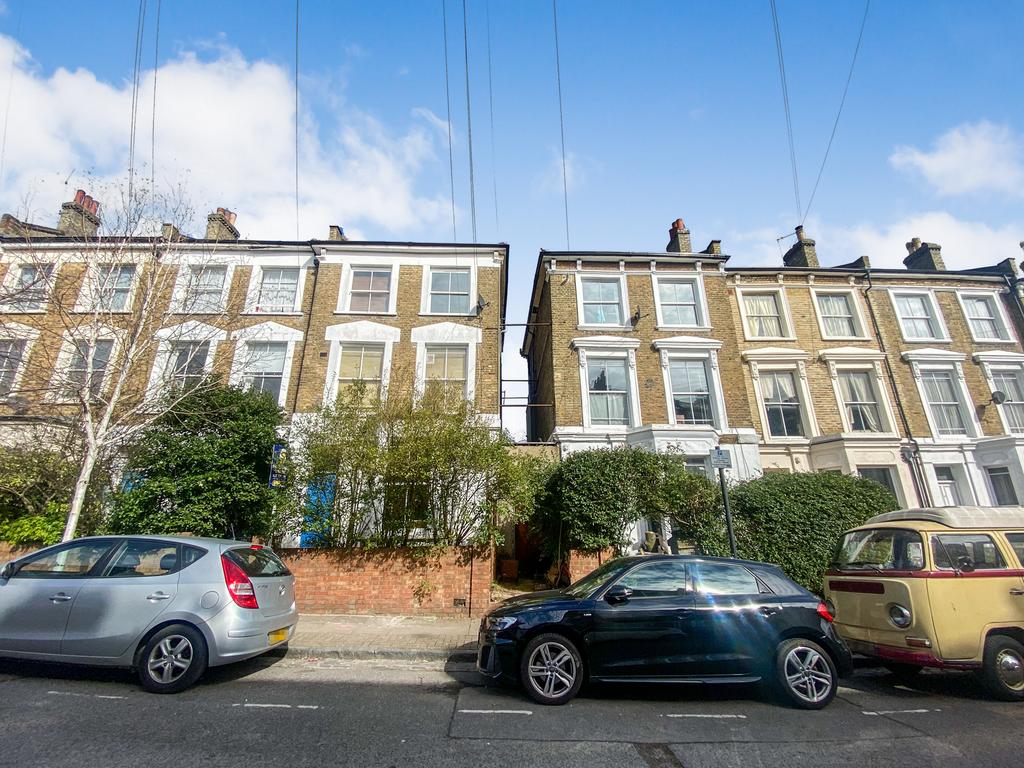 Hargrave Road, Archway, N19 1 bed property with land for sale £125,000