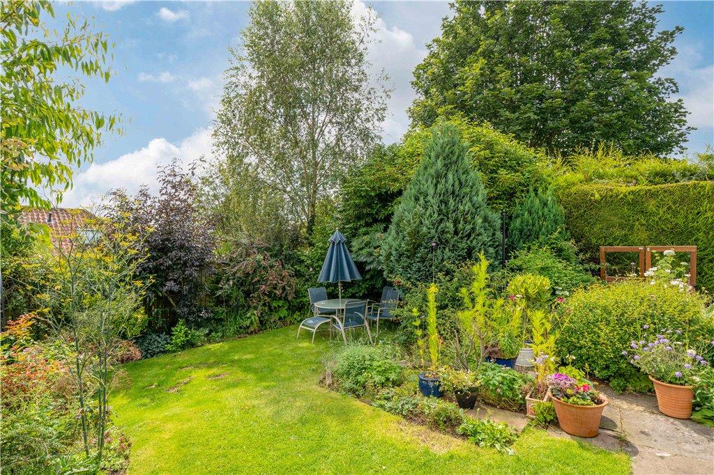 Lawned Gardens
