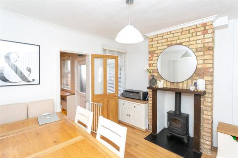 2 bedroom terraced house for sale - Roberts Road, Watford, Hertfordshire, WD18
