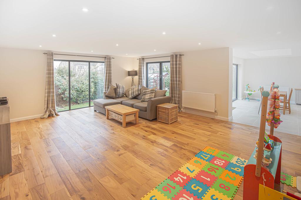 Foxley Road, Malmesbury 4 bed detached bungalow £2,000 pcm (£462 pw)