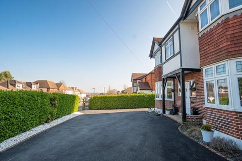 11 Gatesden Road, Fetcham, Leatherhead, KT22 9QW