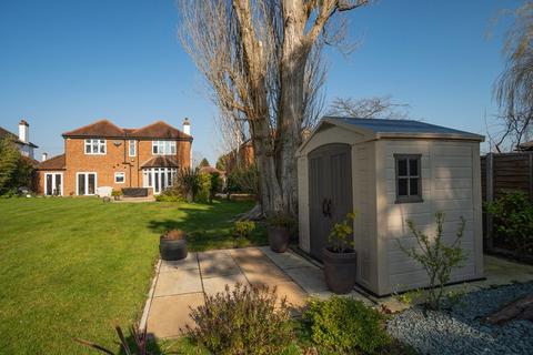 11 Gatesden Road, Fetcham, Leatherhead, KT22 9QW
