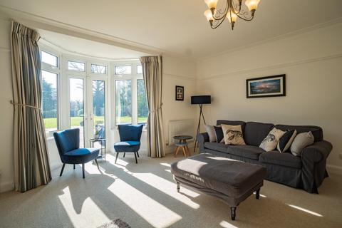 11 Gatesden Road, Fetcham, Leatherhead, KT22 9QW