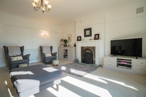 11 Gatesden Road, Fetcham, Leatherhead, KT22 9QW