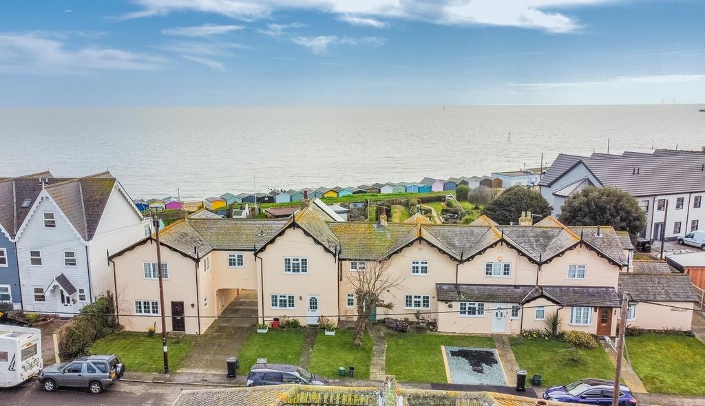 Green Lane, Walton on the Naze, CO14 3 bed cottage for sale £425,000