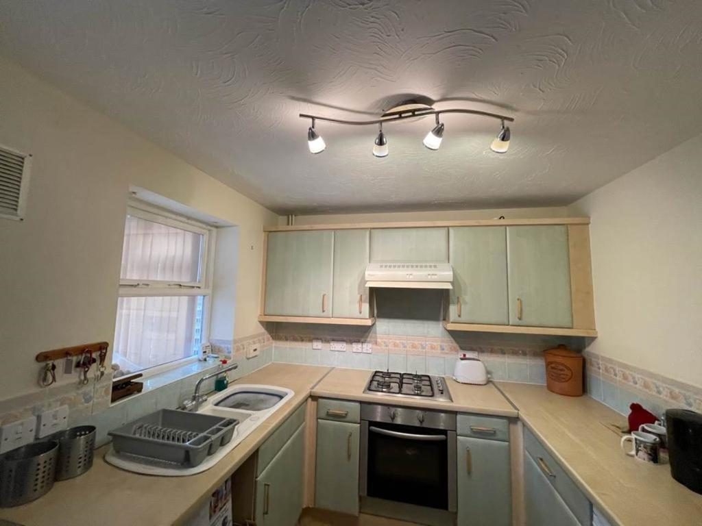 Rowan Place, Locking Castle East, WestonsuperMare 2 bed house £775