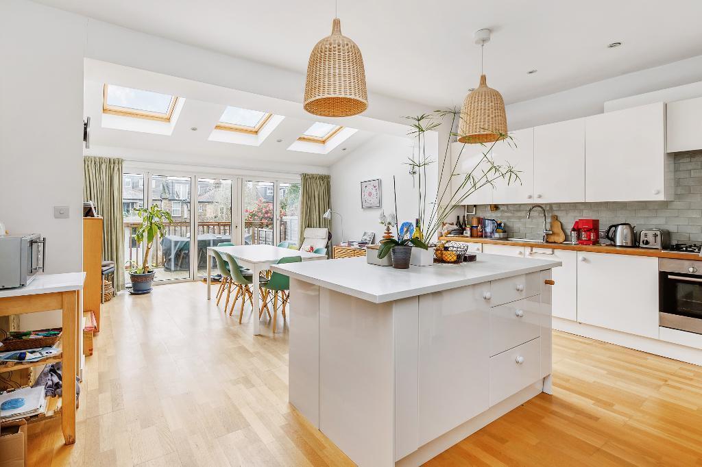 Lawrence Road, Ealing, London, W5 4XJ 4 bed terraced house £925,000