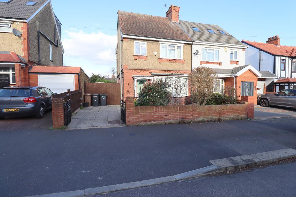 Alexandra Avenue, New Bedford Road, Luton, Bedfordshire, LU3 1HH 3 bed