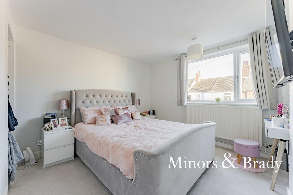 Trafalgar Street, Lowestoft 2 bed end of terrace house £740 pcm (£171 pw)