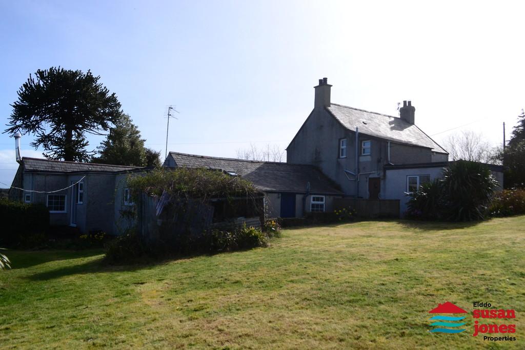 Rear of Ynys Bach and Tyddyn Isa