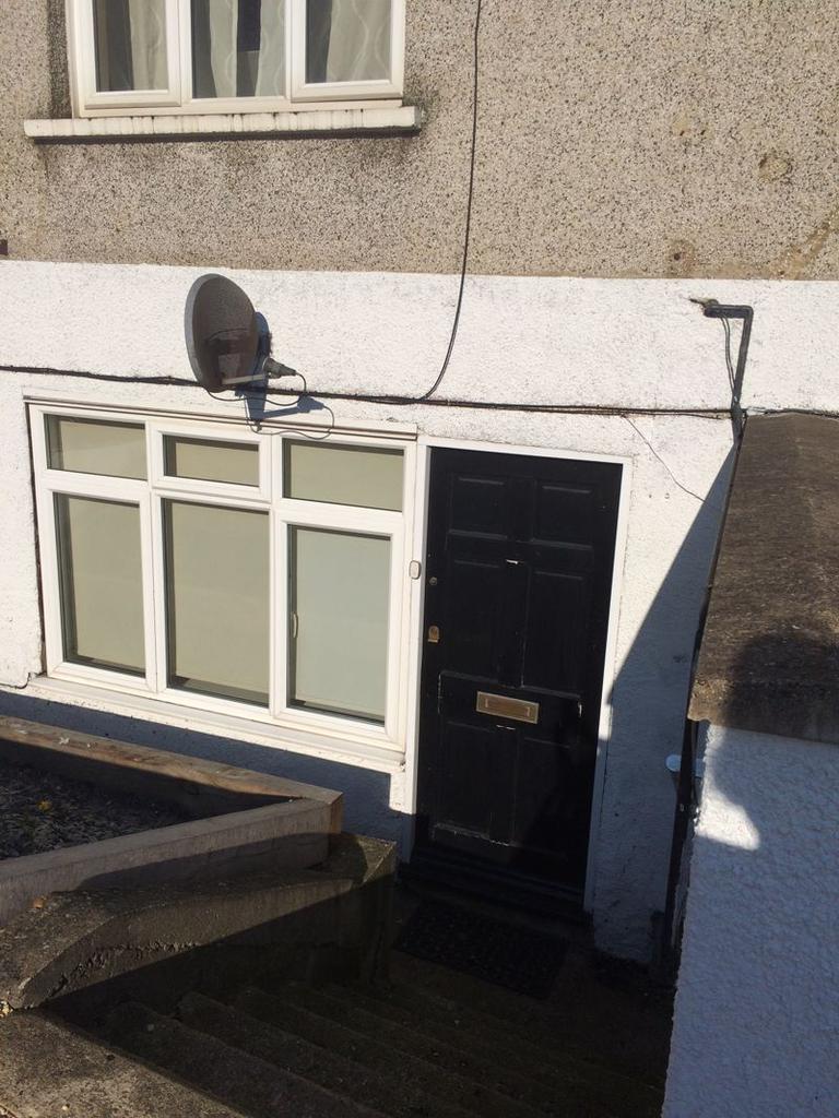 Lower Ground Flat Sydenham SE26 £1125pcm 1 bed flat £1,125 pcm (£260 pw)